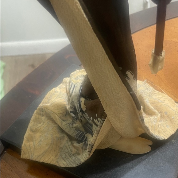 Elegant Japanese Geisha Doll - Picture 3 of 6